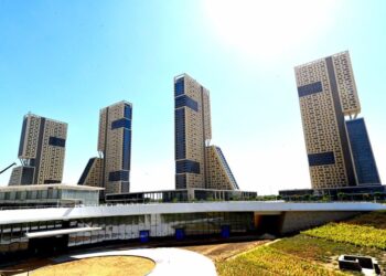 مسئولو الإسكان يصطحبون أسطورة العقارات في اليابان وأعضاء تحالفه الاستثماري “15 شركة” فى جولة بالعاصمة الإدارية الجديدة
