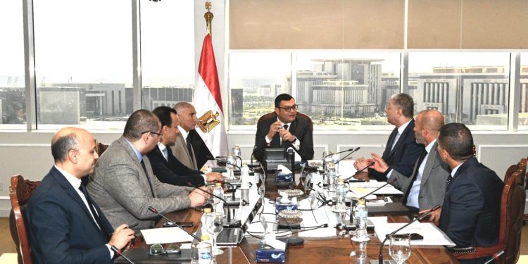 وزير الإسكان يتابع سير العمل بمشروعى “منطقة الأعمال المركزية” بالعاصمة الإدارية.. و”أبراج الداون تاون” بالعلمين الجديدة