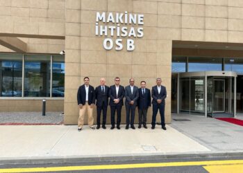 وزير الإسكان يزور المنطقة الصناعية بولاية كوجالى التركية للاطلاع على نظم الإدارة والتحكم والتشغيل القياسي للمنطقة