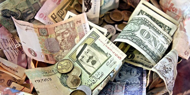 تقلبات سعر صرف العملات مقابل الجنيه المصري.. آخر تحديثات اليوم 3 نوفمبر 2024