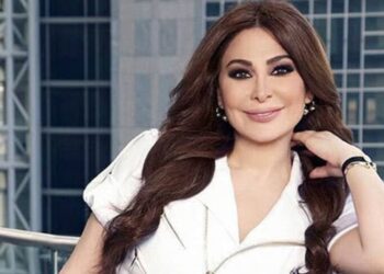 إليسا تتألق في القاهرة بفستان فاخر وأغنيتها “أنا سكتين” تحقق نجاحًا استثنائيًا