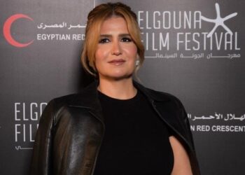 هنا شيحة تحتفل بتخرج ابنها آدم من جامعة كوفنتري