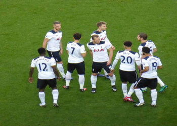 توتنهام يواجه جالاتا سراي فى الدوري الأوروبي