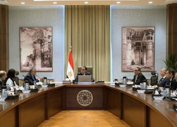 رئيس الوزراء يستعرض موقف مشروع “مصنع سيراج” لتوطين مكونات منتجات الإضاءة بالمنطقة الاقتصادية لقناة السويس