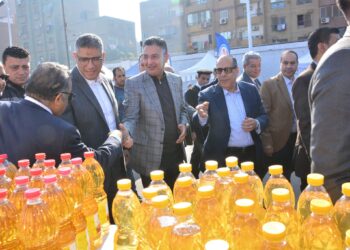 وزير التموين  يفتتح “سوق اليوم الواحد” في إمبابة