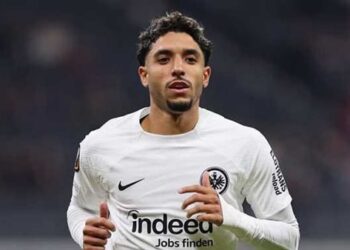 عمر مرموش يزين التشكيل المثالي للدوري الألماني