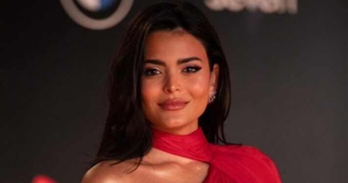 تزامنًا مع عرض “الفستان الأبيض”.. أسماء جلال تطلق حملة للتبرع بفستان الزفاف