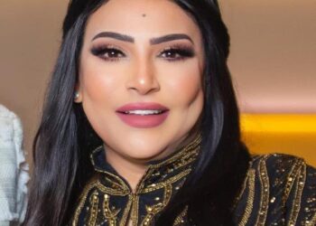 بدرية طلبة تخطف الأنظار بإطلالة رمادية أنيقة في حفل زفاف ابنة ممدوح شاهين