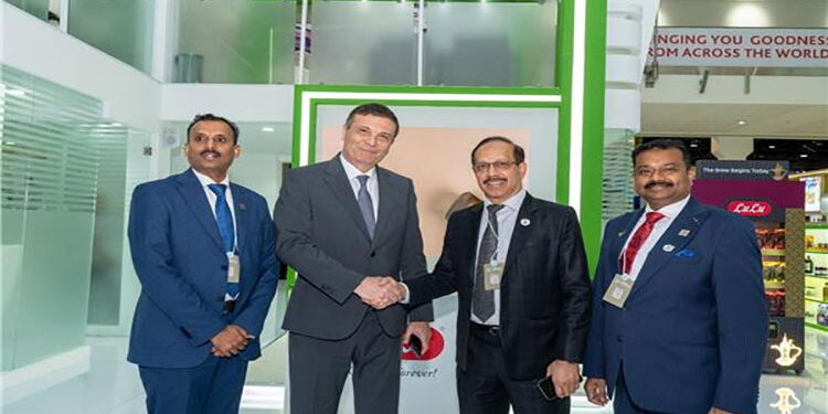 وزير الزراعة يلتقى رئيس هيئة سلامة الغذاء بالإمارات