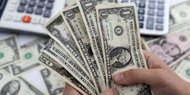 أسعار الدولار في مصر اليوم.. استقرار في البنوك وتراجع طفيف في السوق السوداء