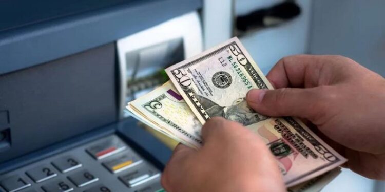 ارتفاع سعر الدولار الأمريكي أمام الجنيه المصري في تعاملات الجمعة 8 نوفمبر 2024