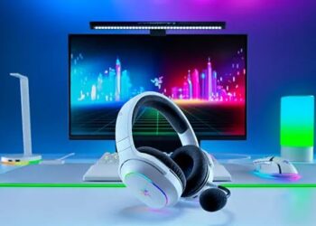 Razer Barracuda X Chroma.. سماعة ألعاب لاسلكية بيضاء مع إضاءة RGB وأداء استثنائي