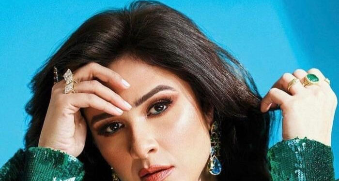 ياسمين عبد العزيز تثير الجدل برسالة غامضة