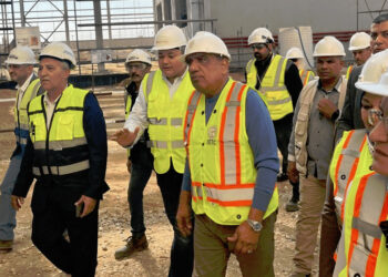 البترول تكشف حقيقة وجود أعطال في سفينة إعادة التغويز بالعين السخنة