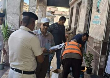 جهاز مدينة دمياط الجديدة ينفذ 48 قرار غلق وتشميع لمعارض سيارات مخالفة