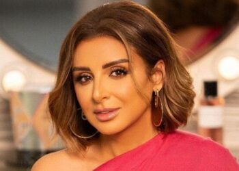 تجسد الرقي والجمال.. أنغام تتألق بإطلالة كلاسيكية أنيقة