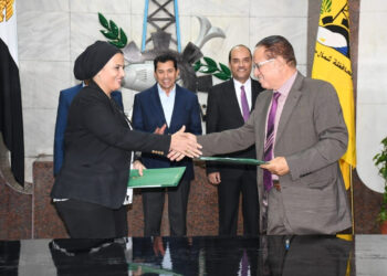 وزير الشباب ومحافظ شمال سيناء يشهدان توقيع بروتوكول لدعم وحدة الطب الرياضي بالعريش