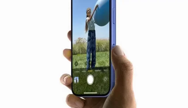 زر الكاميرا في iPhone 16