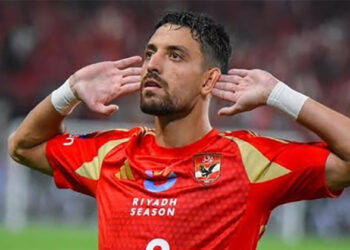 يستحق يروح المنتخب.. إبراهيم سعيد يشيد بأداء طاهر محمد طاهر