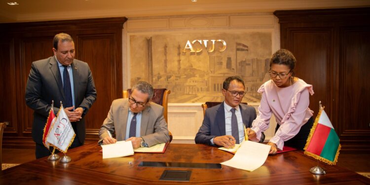 العاصمة الإدارية للتنمية العمرانية توقع مذكرة تفاهم مع جمهورية مدغشقر للتعاون في بناء عاصمتهم الإدارية الجديدة “تاناماسواندرو”