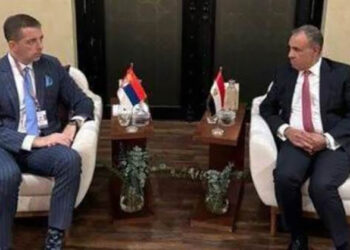 وزير الخارجية والهجرة يلتقي على هامش منتدى صير بني ياس مع وزير خارجية صربيا