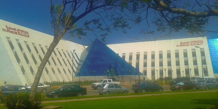 استثمارات البنية التحتية للاتصالات في مصر: 3 مليارات دولار لتطوير الشبكات