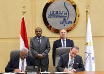 وزير الصناعة والنقل يشهد توقيع مذكرة تفاهم بين الشركة القابضة للنقل وهيئة الموانئ بجيبوتي