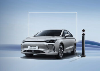 بايك وزيكر تعلنان تصنيع سيارات كهربائية في مصر