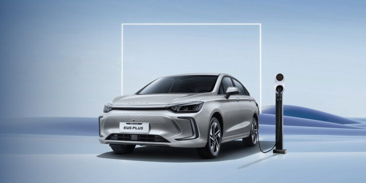 بايك وزيكر تعلنان تصنيع سيارات كهربائية في مصر