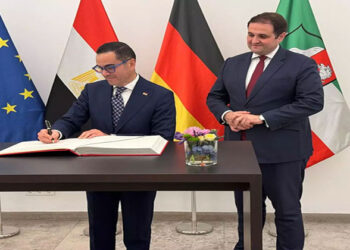 وزير الاستثمار يلتقي نائب رئيس حكومة ولاية شمال الراين