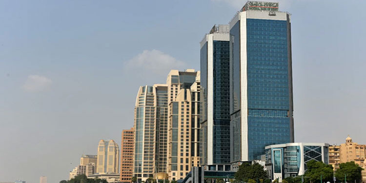 البنك الأهلي المصري يضخ تمويلات للأفراد تتجاوز 304 مليارات جنيه بنهاية مارس 2024