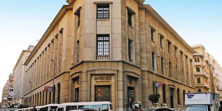 لجنة السياسة النقدية تثبت سعر الفائدة.. ما السبب؟