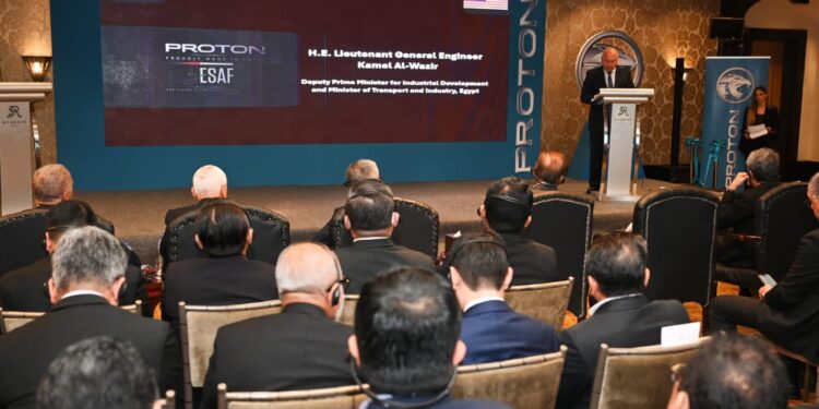 نائب رئيس مجلس الوزراء للتنمية الصناعية وزير الصناعة والنقل يشارك في احتفال مجموعة عز العرب السويدي للسيارات