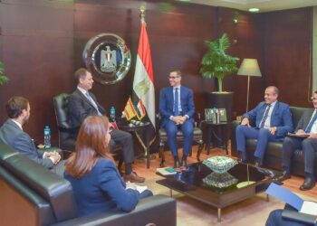 وزير الاستثمار يبحث مع السفير الإسباني بالقاهرة سبل تعزيز العلاقات الاقتصادية بين البلدين
