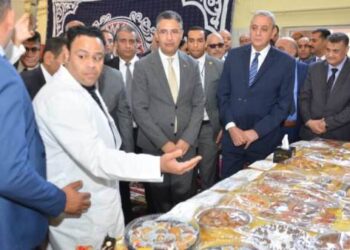 وزير التموين ومحافظ الغربية يتفقدان مخبز شركة مطاحن وسط وغرب الدلتا بطنطا ويشيدان بمعرض منتجاتها