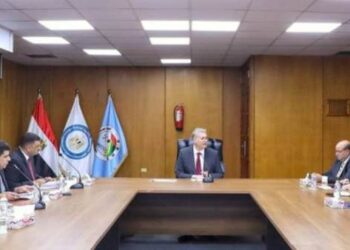 وزير البترول يعقد اجتماعاً موسعاً مع القيادات التنفيذية بالهيئة المصرية العامة للثروة المعدنية