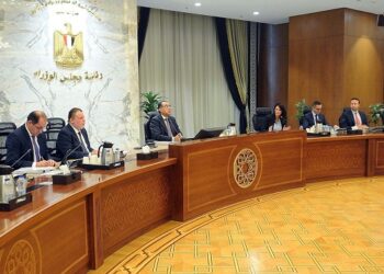 رئيس الوزراء يترأس اجتماع لجنة الدين الخارجي وتنظيم الاقتراض