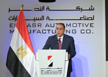 رئيس الوزراء يشهد احتفالا ببدء الإنتاج والتشغيل بشركة “النصر للسيارات” .. وتسليم أول دفعة من أتوبيسات “نصر سكاي”