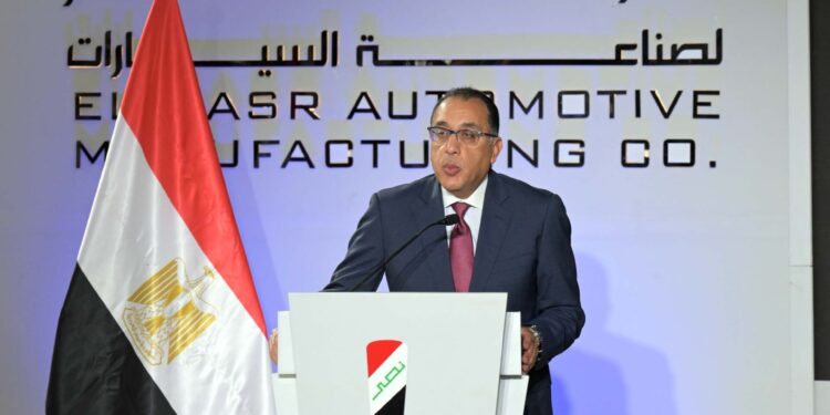 رئيس الوزراء يشهد احتفالا ببدء الإنتاج والتشغيل بشركة “النصر للسيارات” .. وتسليم أول دفعة من أتوبيسات “نصر سكاي”