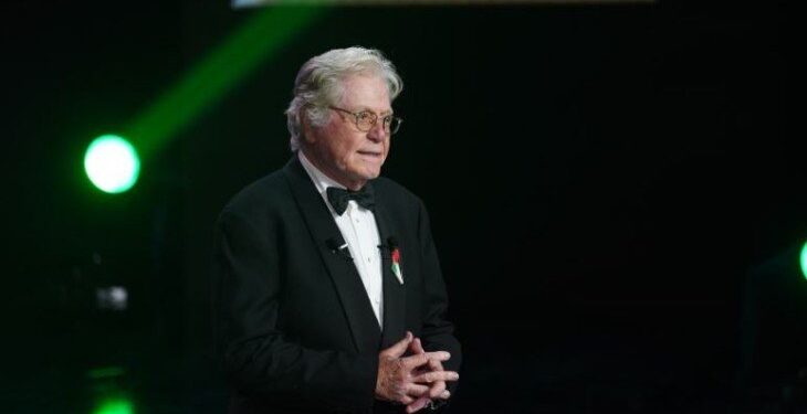 حسين فهمي يفتتح سوق الصناعة اليوم ضمن فعاليات مهرجان القاهرة السينمائي