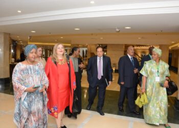 أيمن العشري يشارك في النسخة الاولي لمؤتمر تنمية الموارد المعدنية في إفريقيا