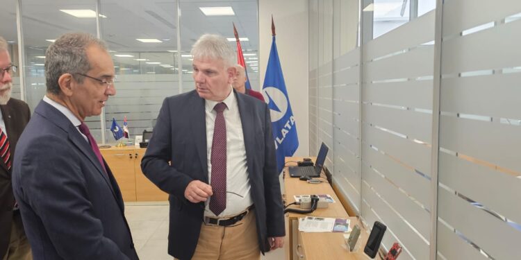 وزير الاتصالات يبحث مع مسئولين حكوميين صربيين التعاون وتبادل الخبرات فى مراكز البيانات