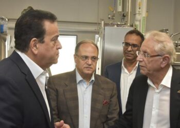 رئيس هيئة الدواء المصرية يشارك في جولة تفقدية بمصانع إيبيكو التابعة لمجموعة أكديما