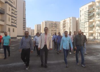 وزير الإسكان: استكمال رفع كفاءة البينة التحتية والطرق بالمنطقة الصناعية بالعاشر من رمضان