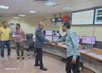 وزير الكهرباء فى زيارة مفاجئة لمحطة توليد كهرباء السويس البخارية