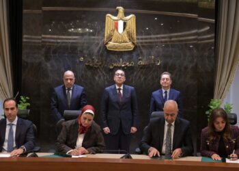 مدبولي يشهد توقيع مذكرتي تفاهم لانتاج الكهرباء من الطاقات الجديدة والمتجددة (شمسي و رياح)