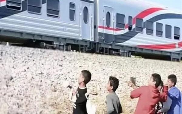 النقل تناشد المواطنين المشاركة للتوعية ضد رشق الأطفال للقطارات بالحجارة