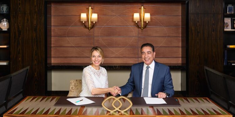 أبوظبي للاستثمارات السياحية توقع اتفاقية مع أكور الفرنسية لإدارة فندق سوفيتيل ليجند بجوار المتحف المصري الكبير