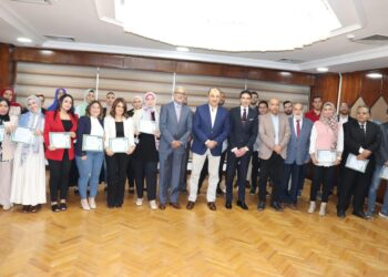 وزير قطاع الأعمال يشهد تسليم شهادات برنامج تدريبي لرفع قدرات مهندسي شركات القابضة للتشييد