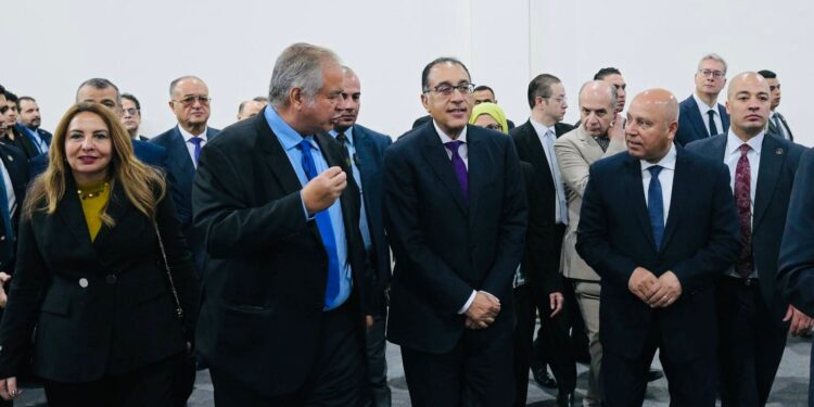 رئيس الوزراء يفتتح مؤتمر ومعرض ” وطن رقمي ” بمشاركة 40 شركة للتكنولوجيا تستعرض حلول التصنيع الذكي